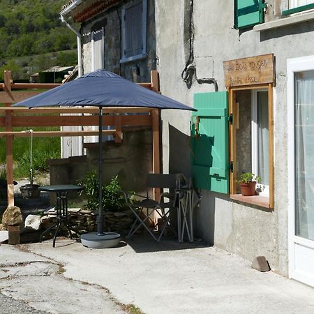 Les Bois Rouges Bed & Breakfast La Rochegiron Bagian luar foto