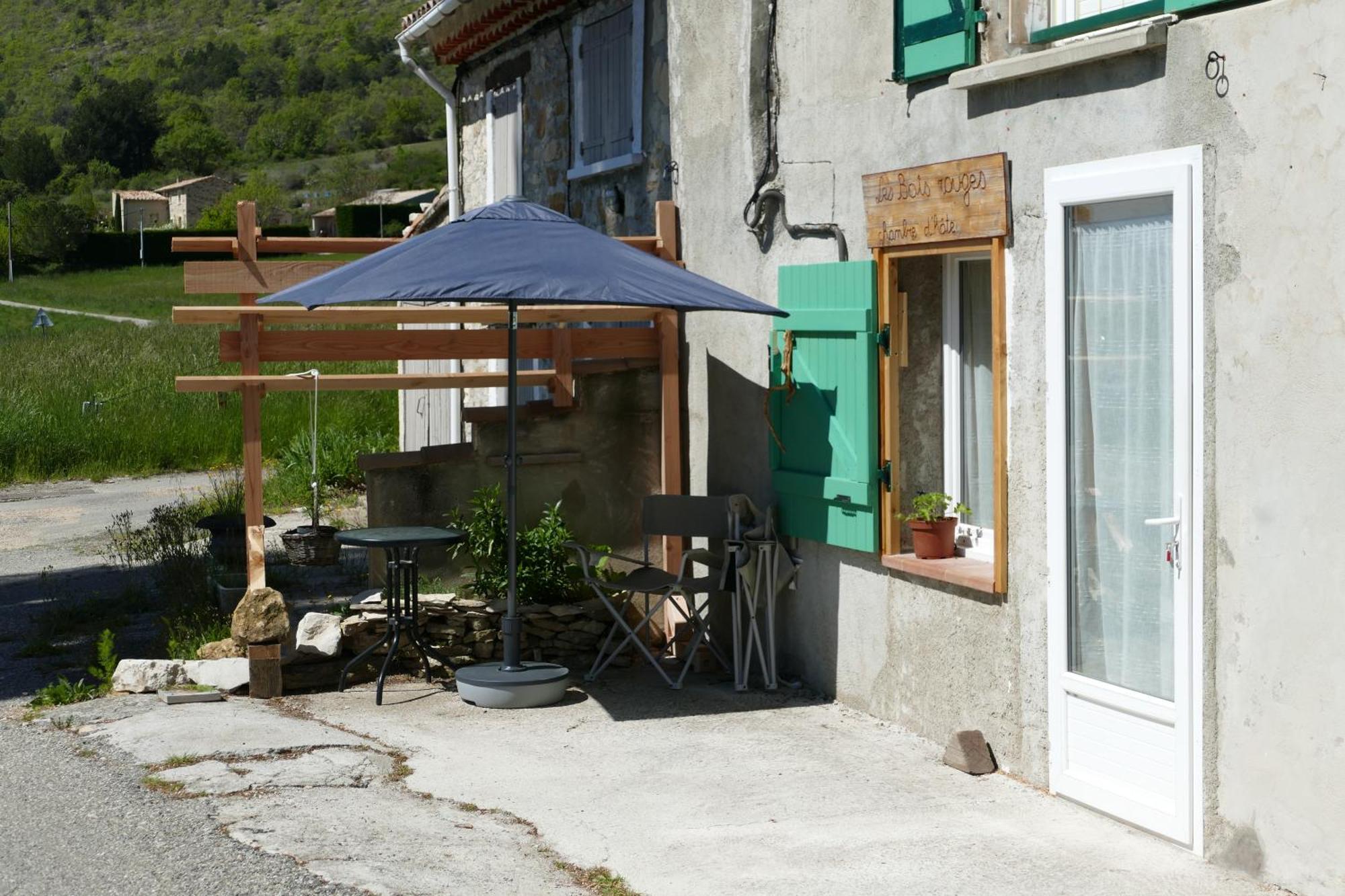 Les Bois Rouges Bed & Breakfast La Rochegiron Bagian luar foto